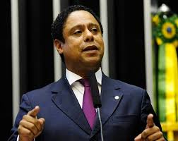NOVA LEI PERMITIRÁ A ENFERMEIRO DEDUZIR EPI DA RECEITA